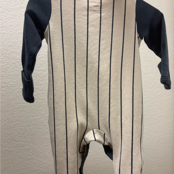 Carters Rookie Play & Sleep - Picture 2 of 3